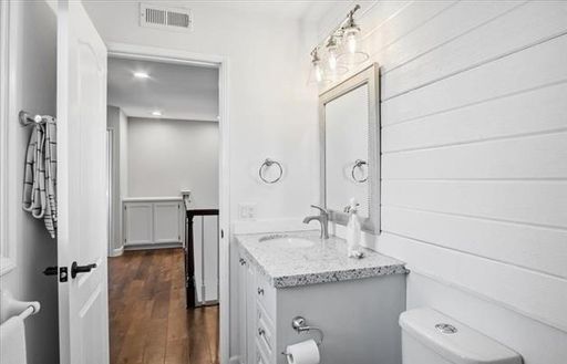Listing photo thumbnail