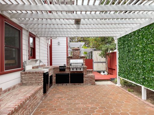 Listing photo thumbnail