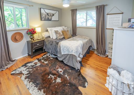 Listing photo thumbnail