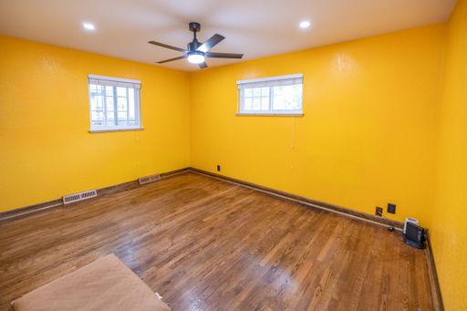 Listing photo thumbnail