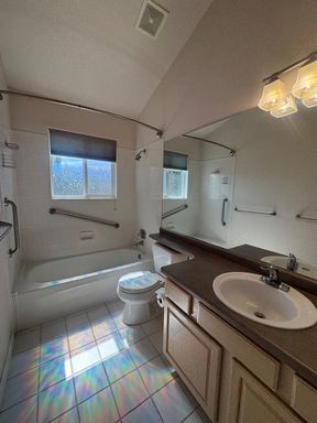 Listing photo thumbnail