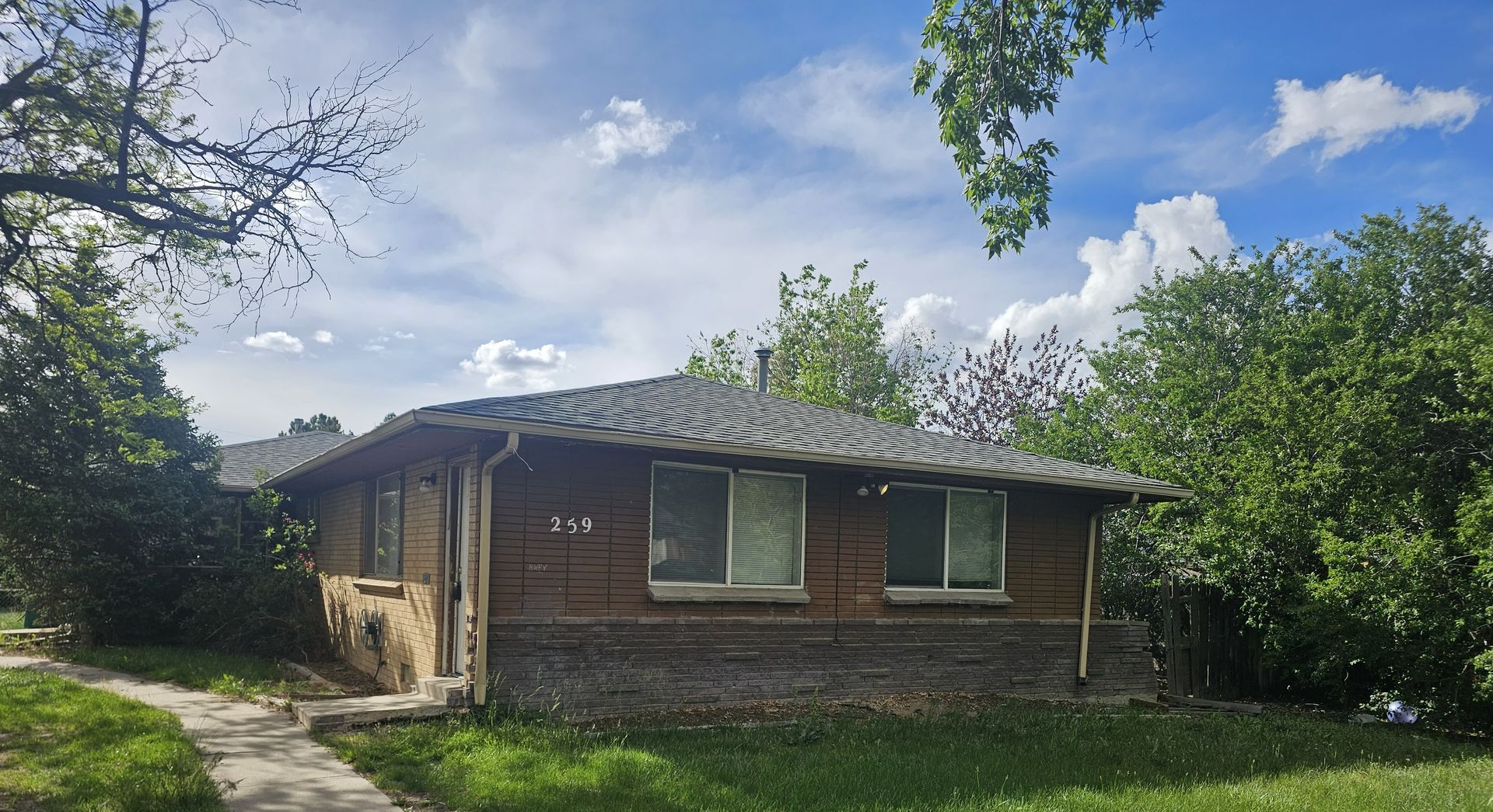 Aurora Apartment: 257-259 Lansing Street