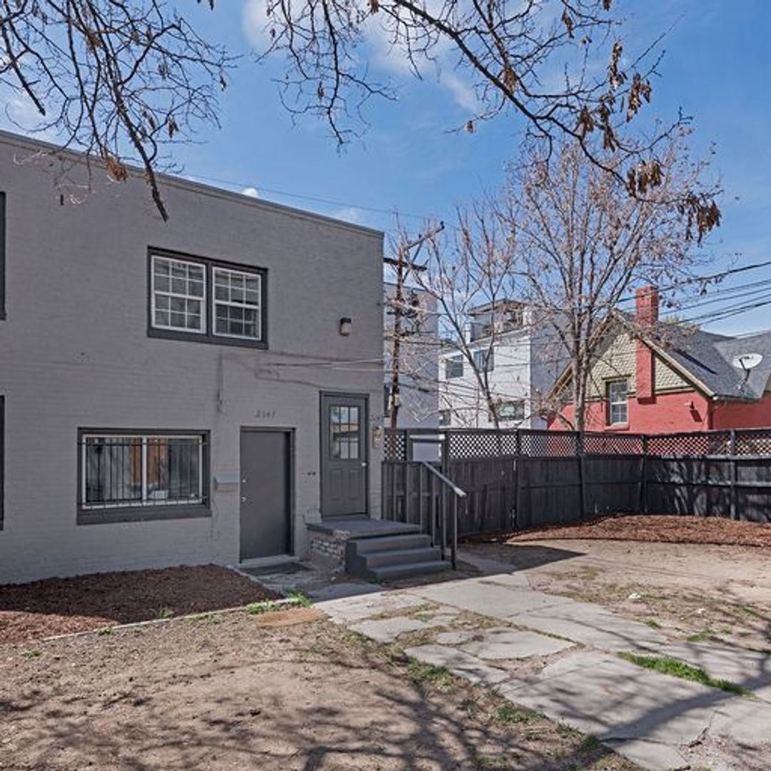 Nicely Renovated Cozy 1 bed, 1 bath units for rent. 5 of 10