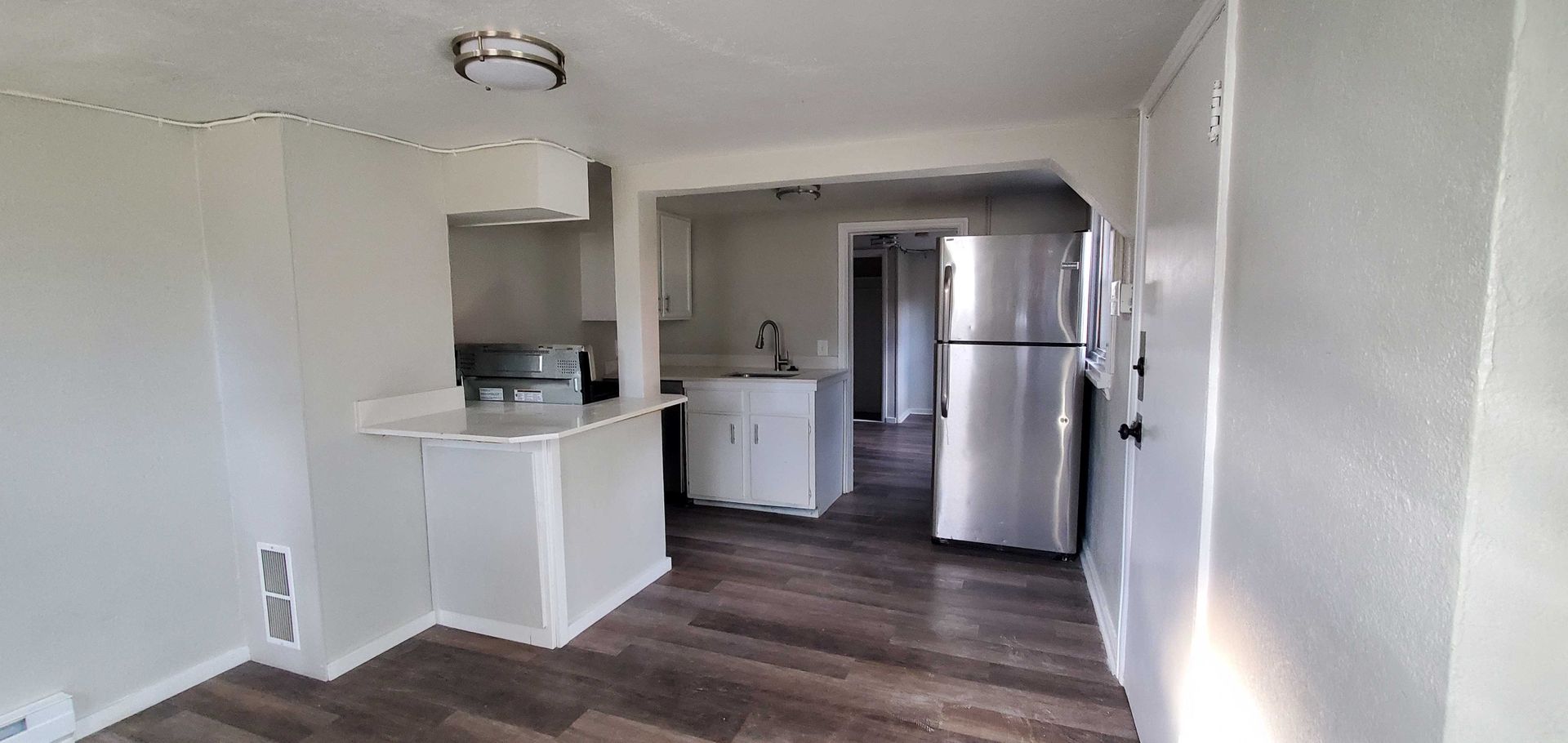 Nicely Renovated Cozy 1 bed, 1 bath units for rent. 7 of 10