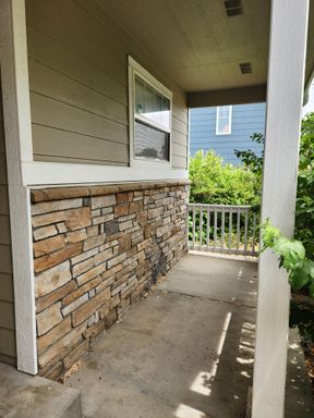 Listing photo thumbnail