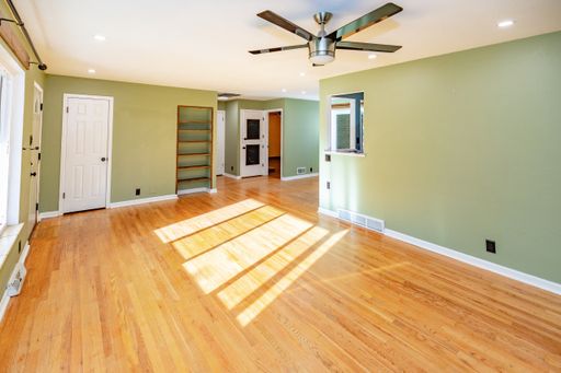 Listing photo thumbnail