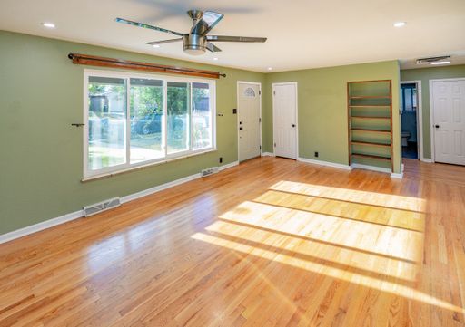 Listing photo thumbnail
