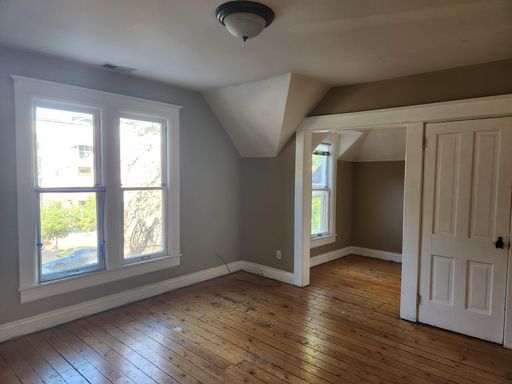 Listing photo thumbnail