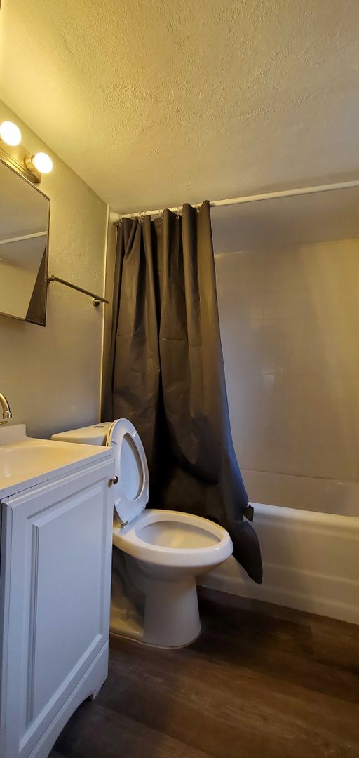 Nicely Renovated Cozy 1 bed, 1 bath units for rent. 10 of 10