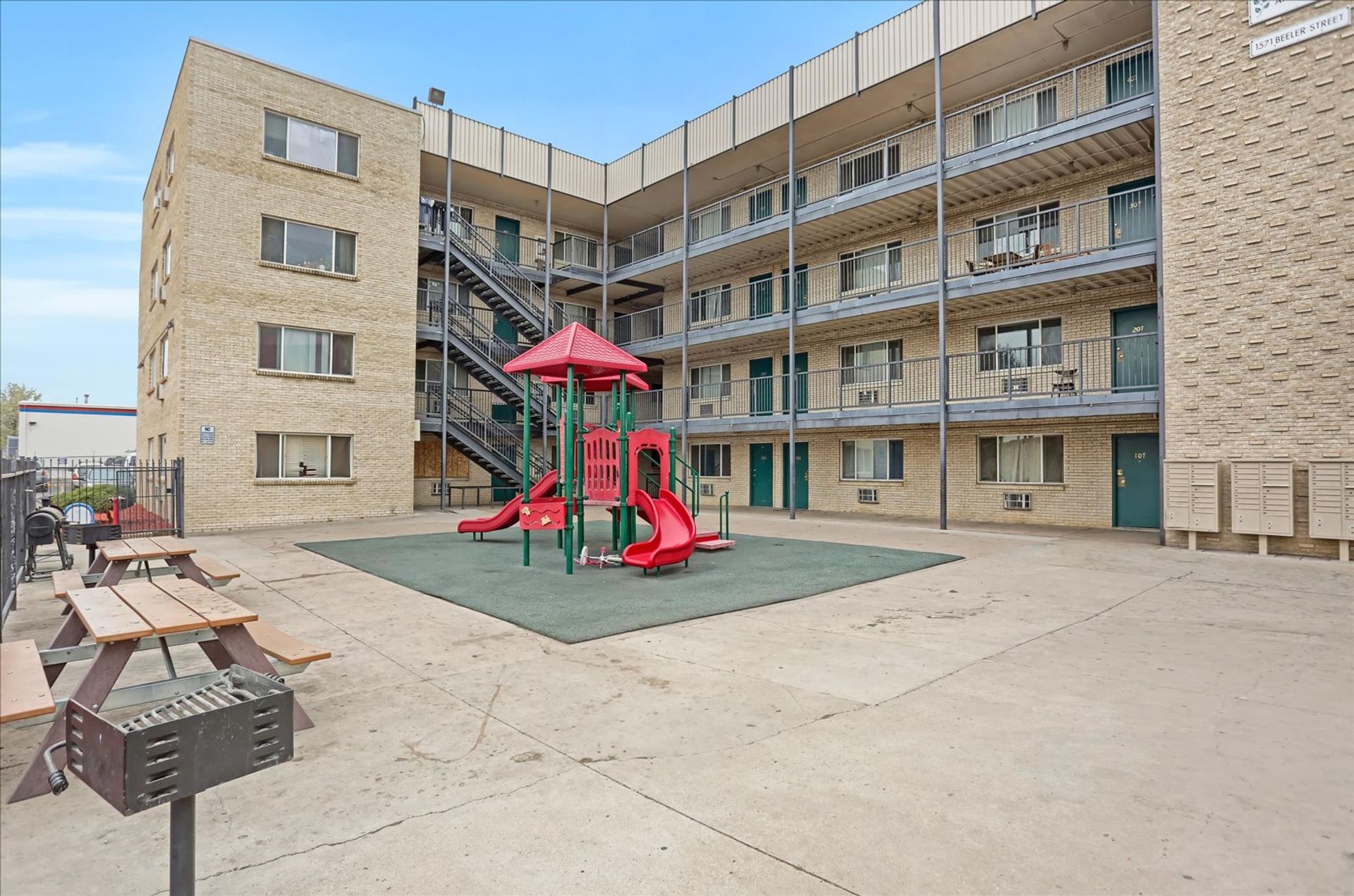 Aurora Apartment: 1571 Beeler Street