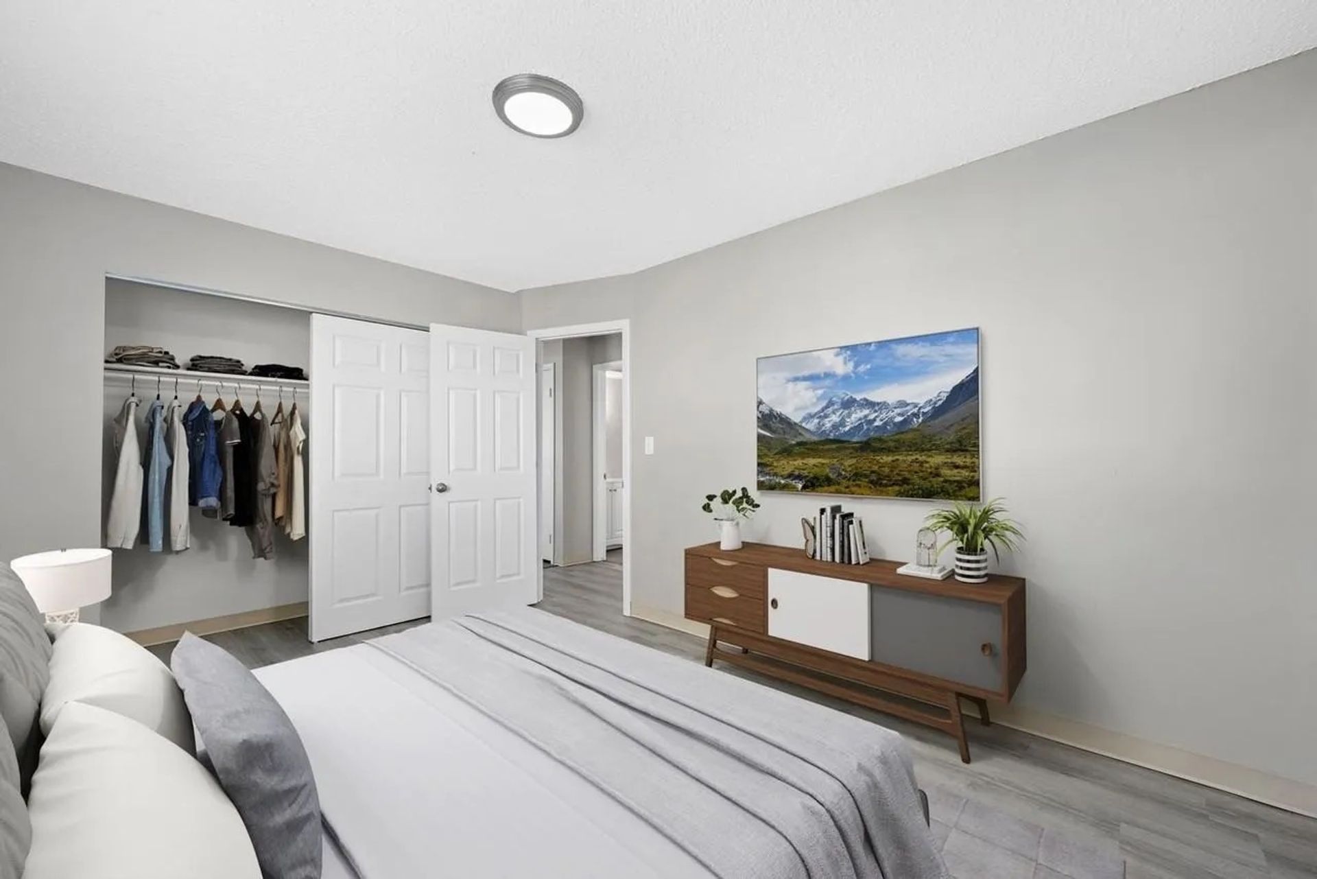 Brighton Apartment: 730 Mather Street