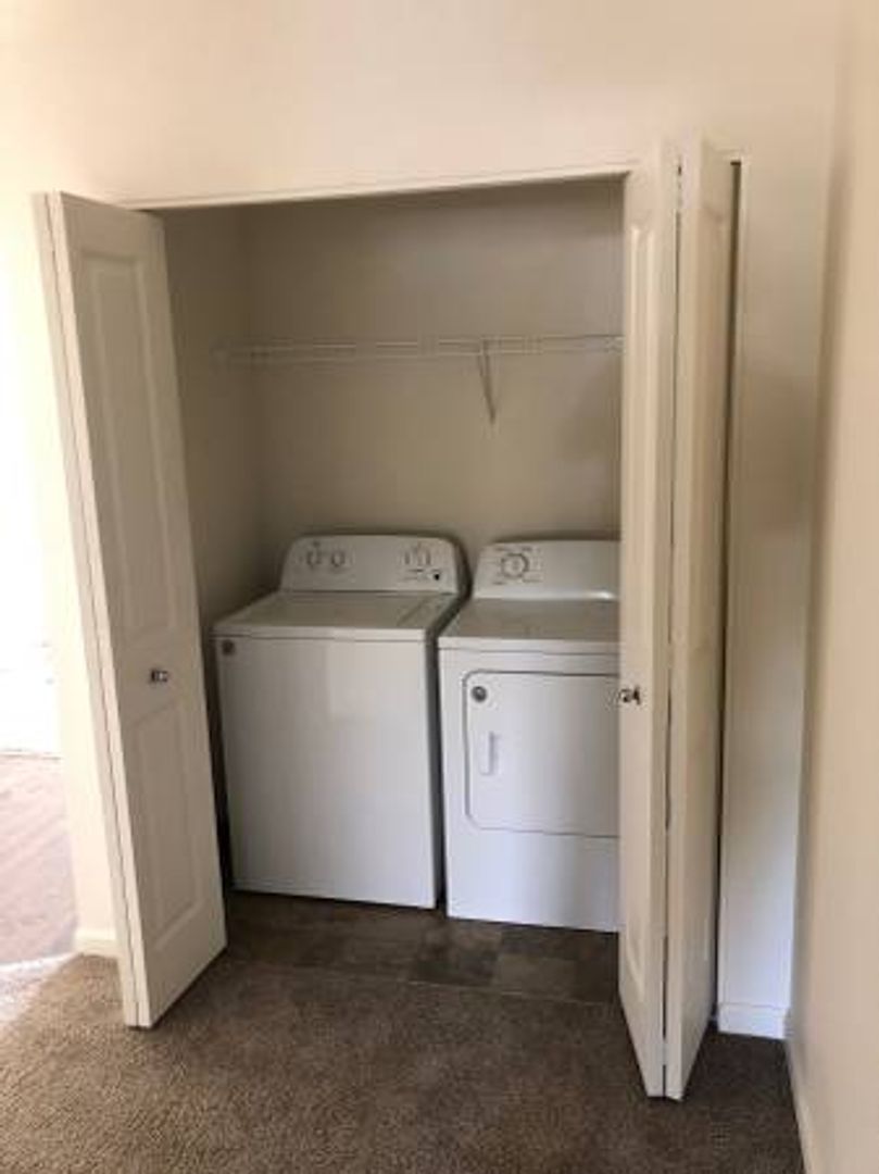 Newberg Apartment: 1306 N. Springbrook Road