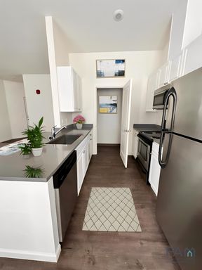Spacious, 1 Bedroom 1 Bathroom Apartment – photo 1
