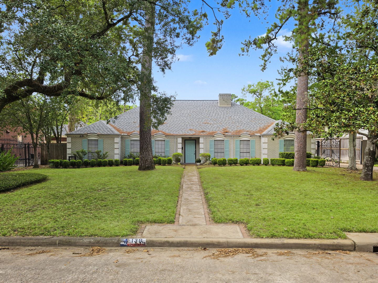 Houston House: 139 Haversham Dr.