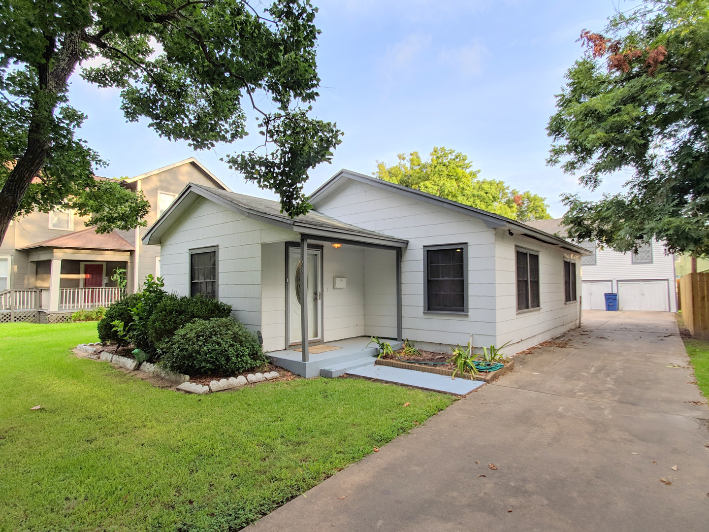 Texas City House: 128 7th Ave. N