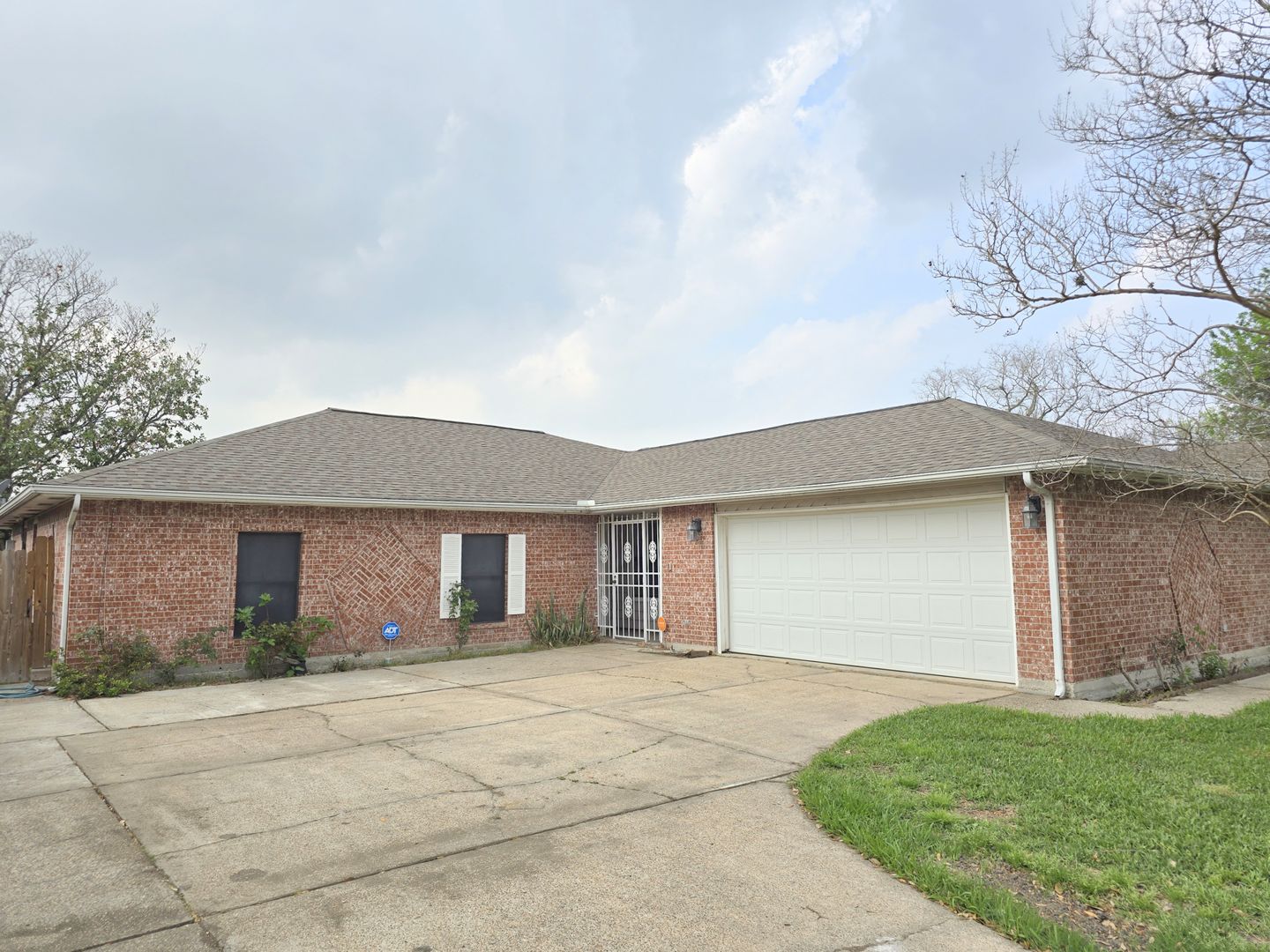 Channelview House: 1335 Willersley Ln.