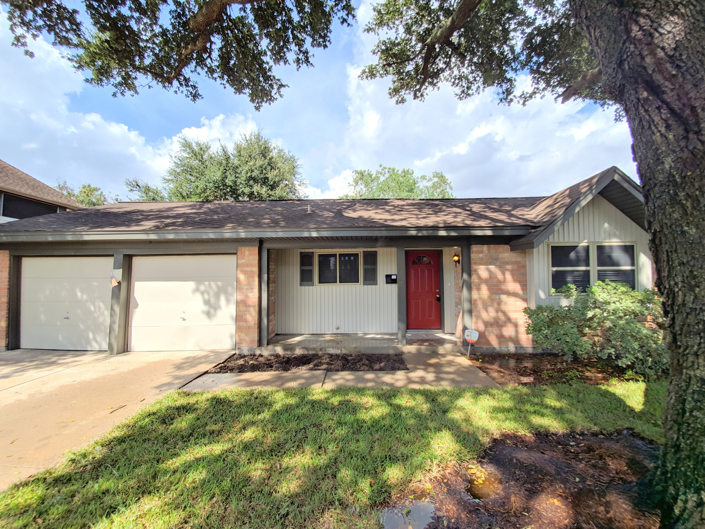 Pasadena House: 4805 Crepe Myrtle Ln.