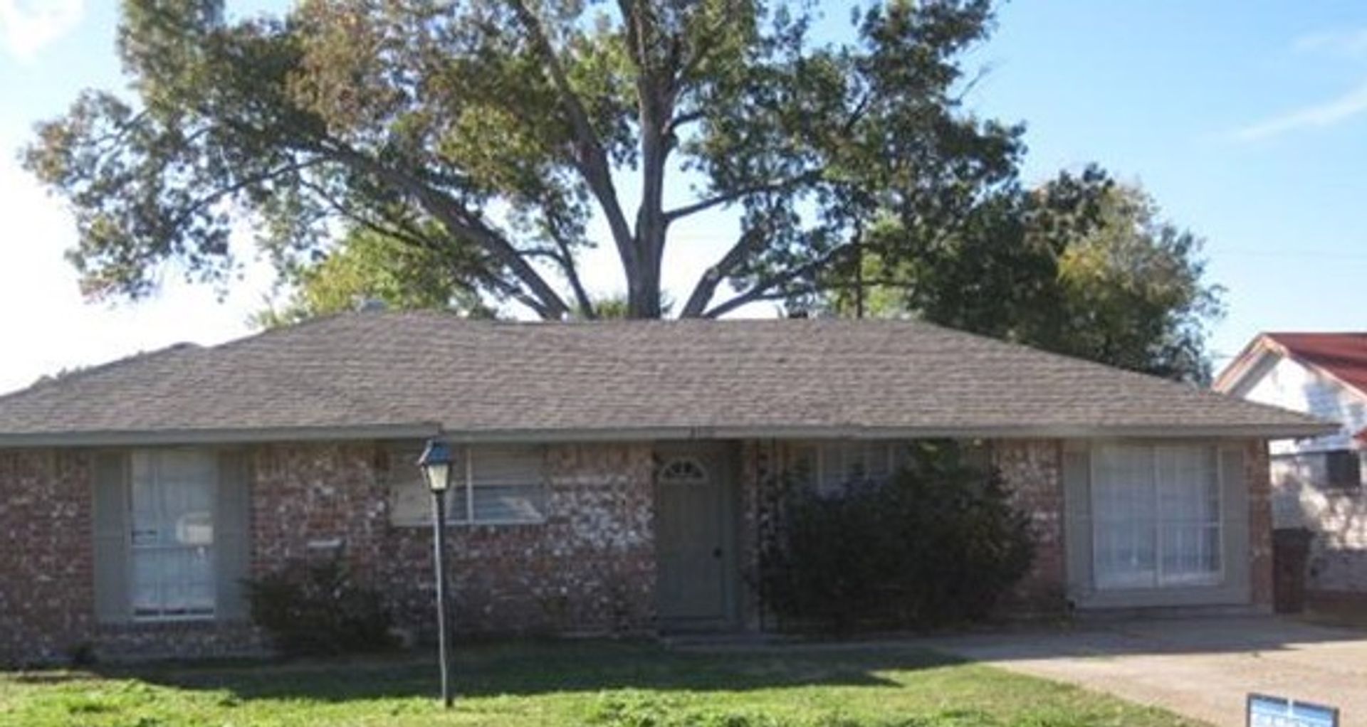Houston House: 9119 Glenbury Dr.