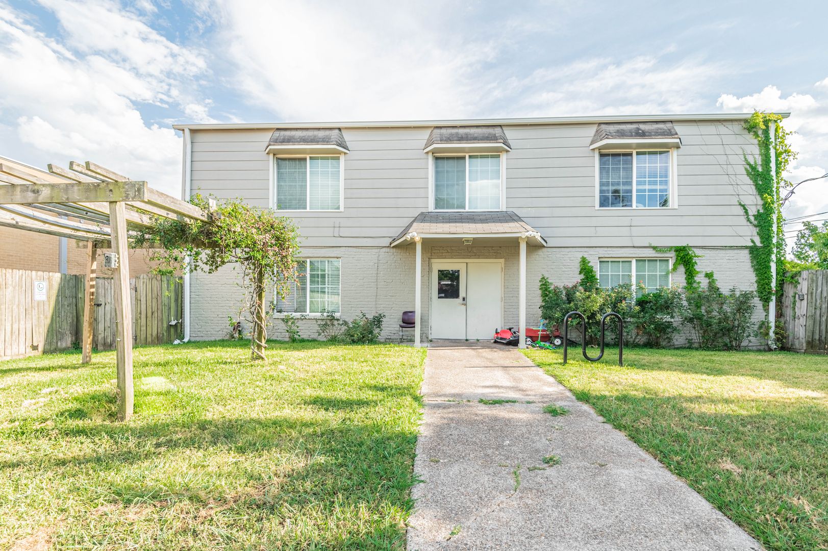 Houston House: 3918 Anita St., #1