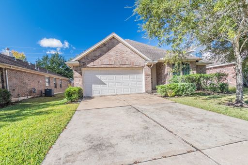 3 Bedroom Rental – 2006 Roaring Springs Dr., Pearland, TX 77584-6768