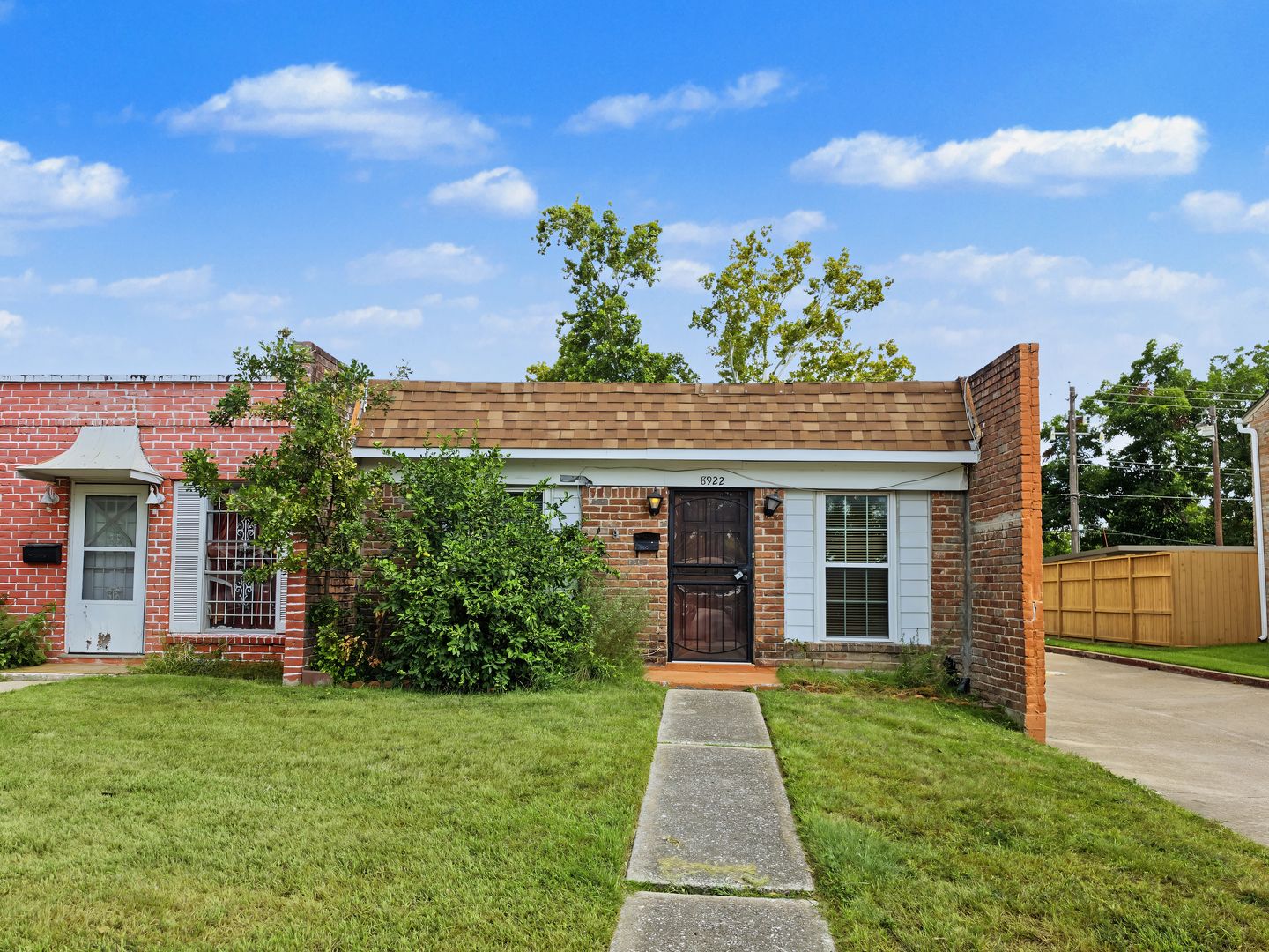 Houston House: 8922 Kempwood Dr.