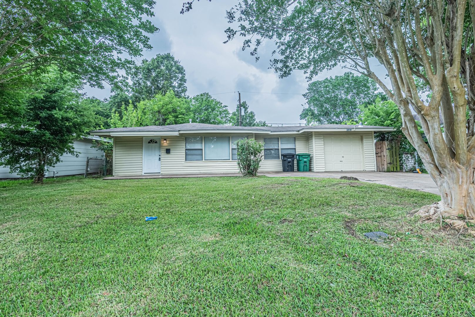 Houston House: 5818 Glenhurst Dr.