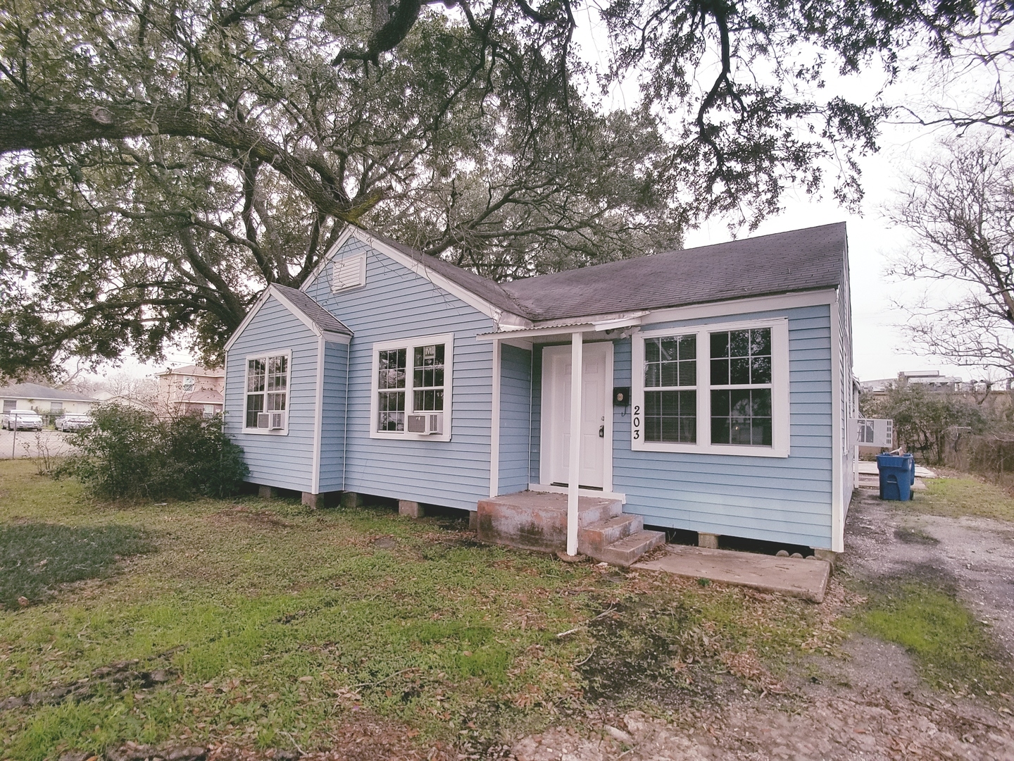 La Marque House: 203 Beatrice St.