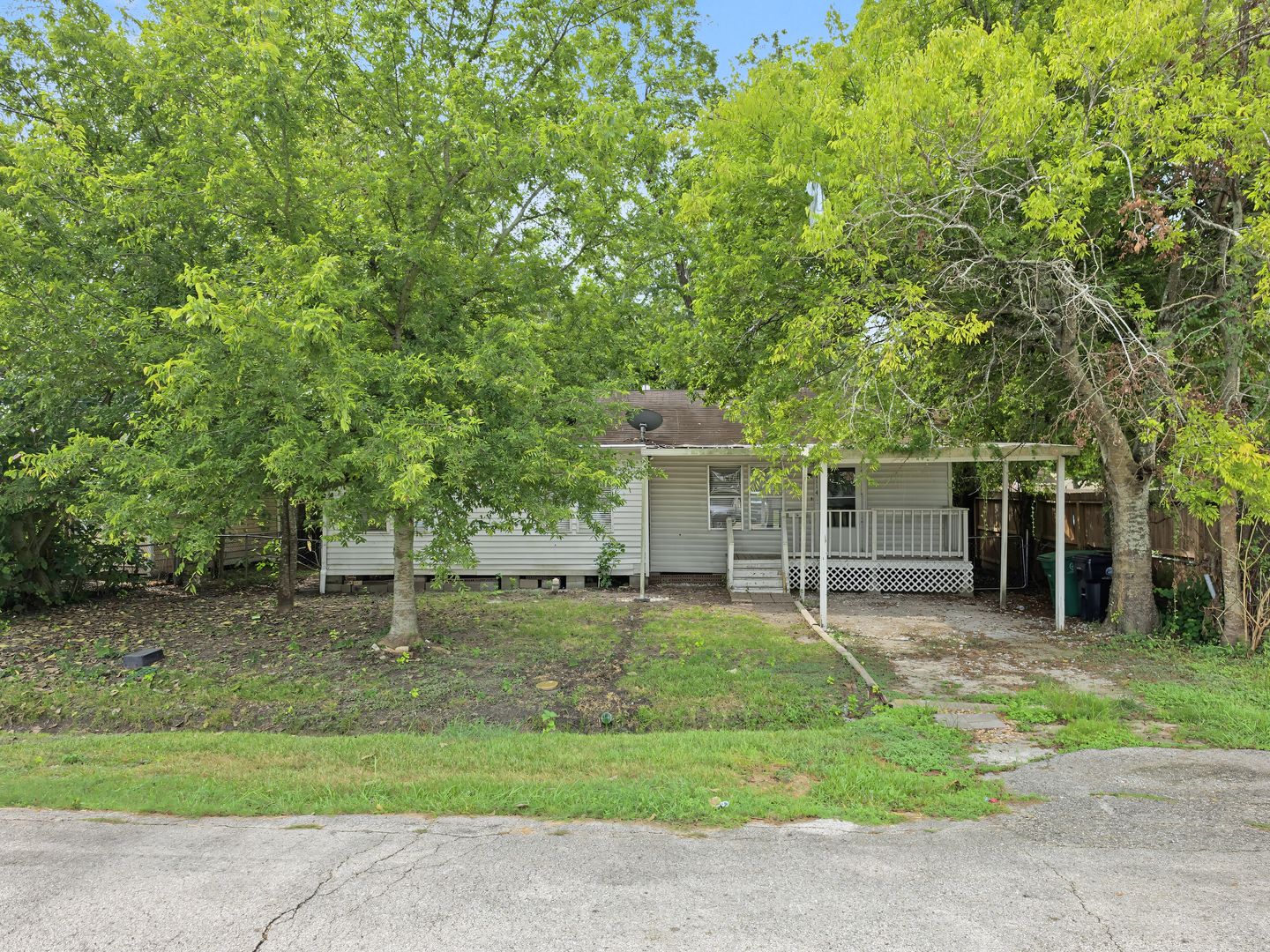 Houston House: 4114 Clover St.