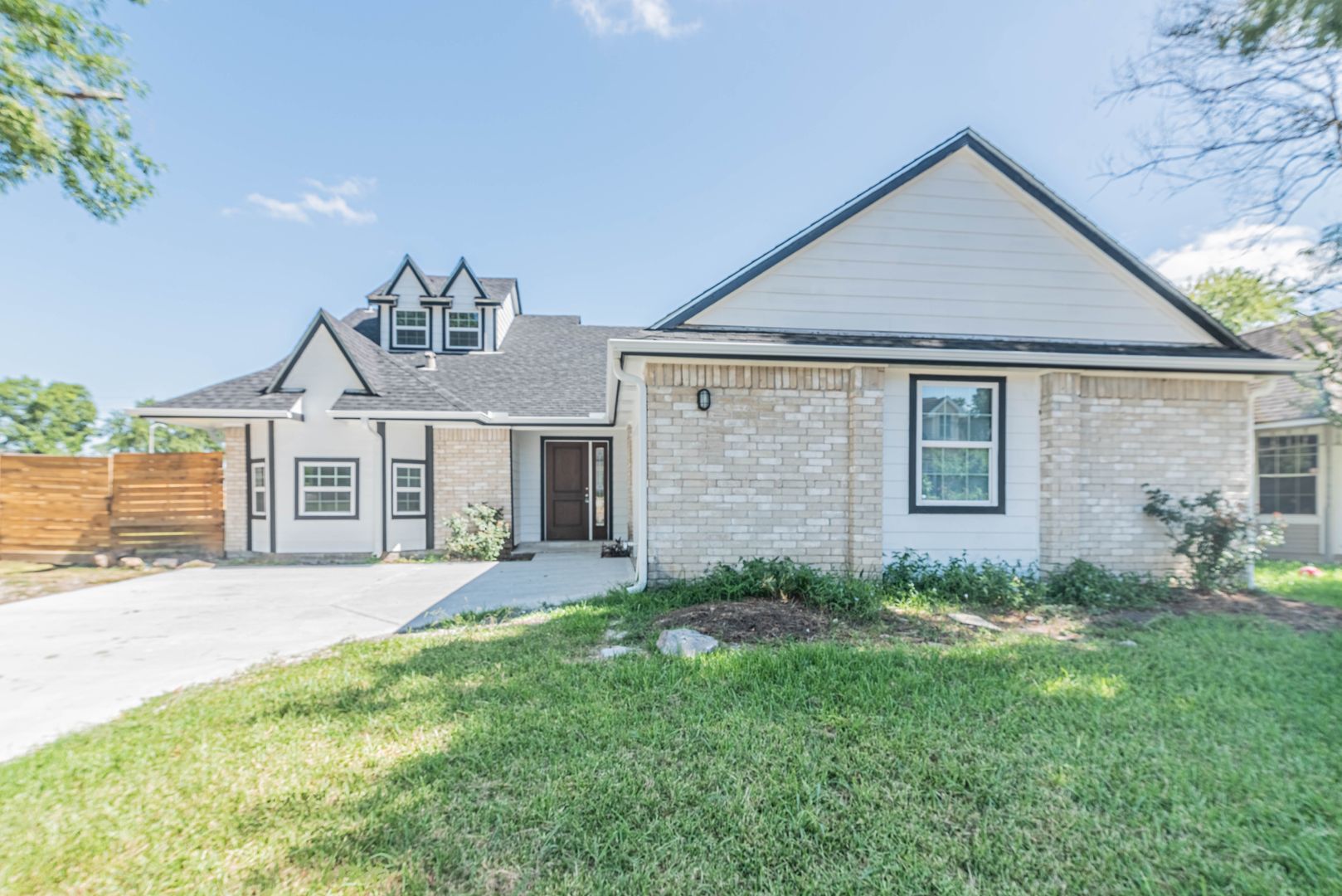 Houston House: 12850 Ashford Creek Dr.