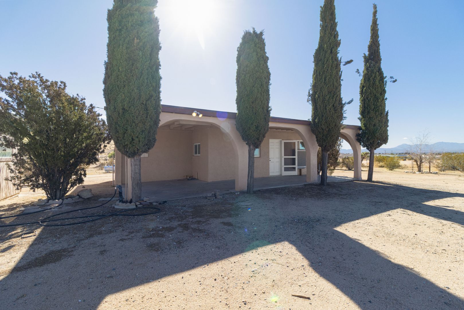Apple Valley House: 10040 Buena Vista St