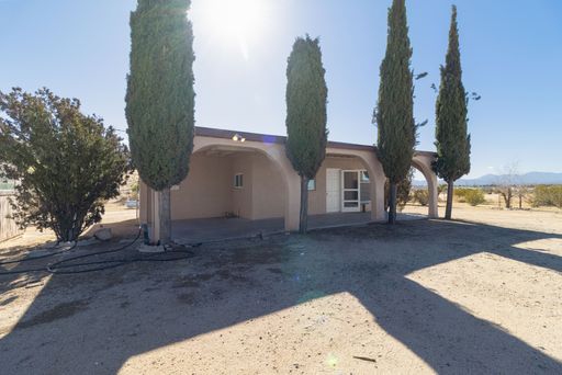 Beautiful Studio on Horse Property – photo 1