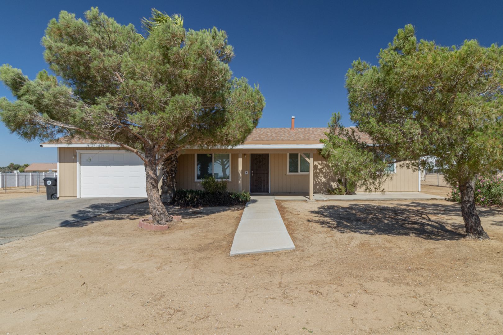 Apple Valley House: 10739 Caribou Ave.