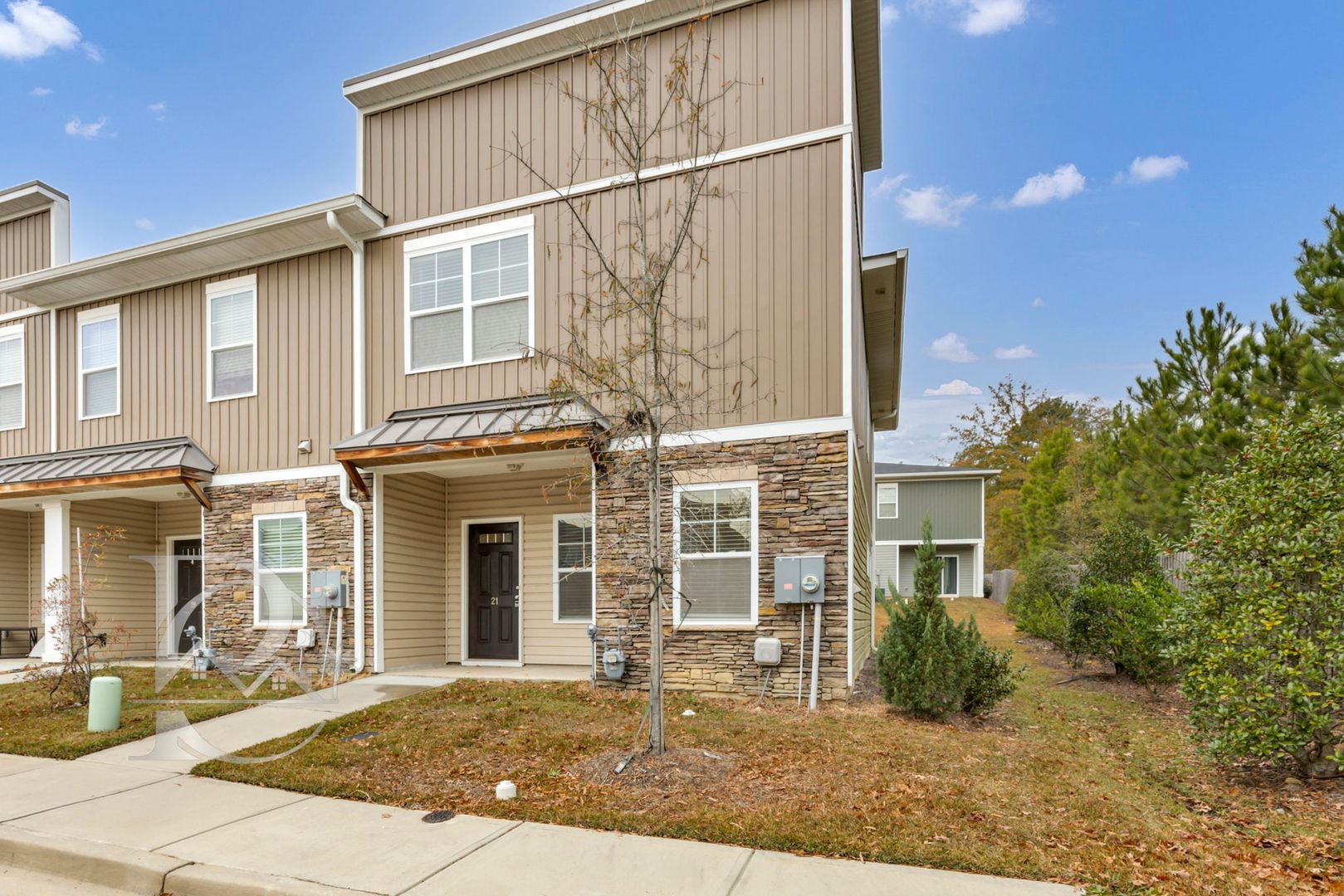 Columbia House: 21 Grayson Grove Court