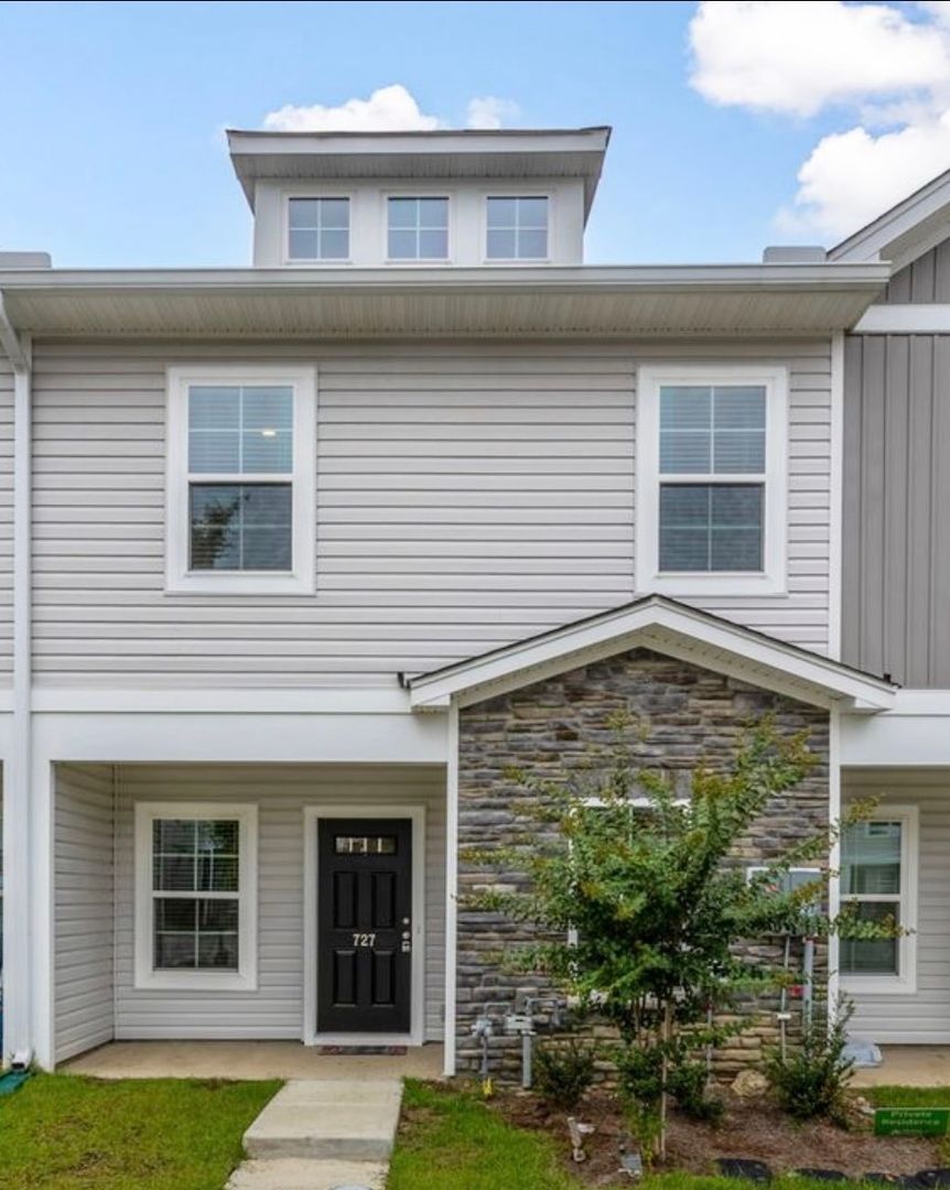 Columbia House: 727 Wild Duck Lane