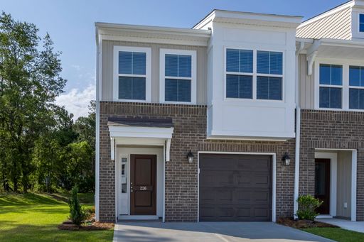 MODERN 3 BEDROOM IN LEXINGTON'S MURRAY VILLAGE – photo 1