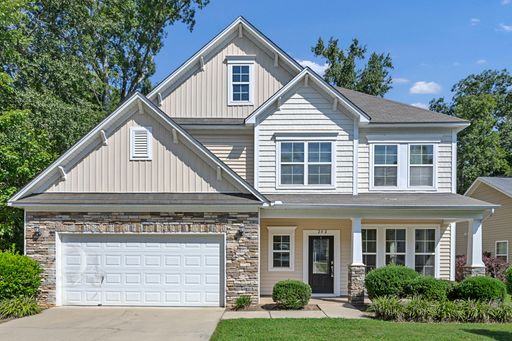 BEAUTIFUL HOME IN BLYTHEWOOD'S HAWKINS CREEK