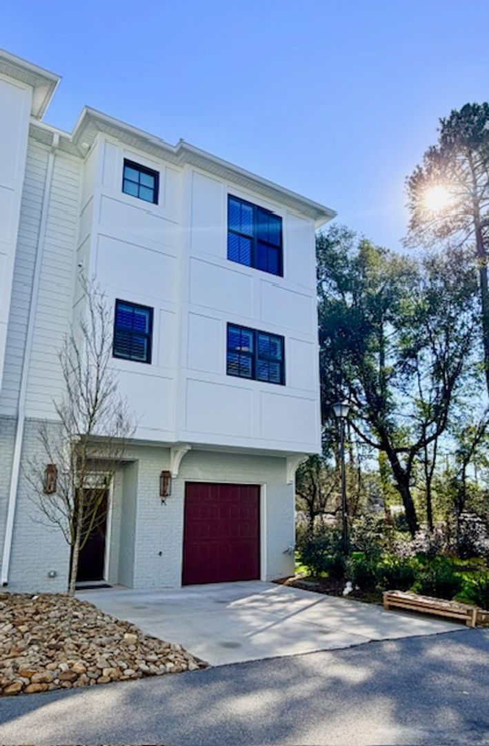 Columbia House: 1510 Brentwood Drive, Unit K
