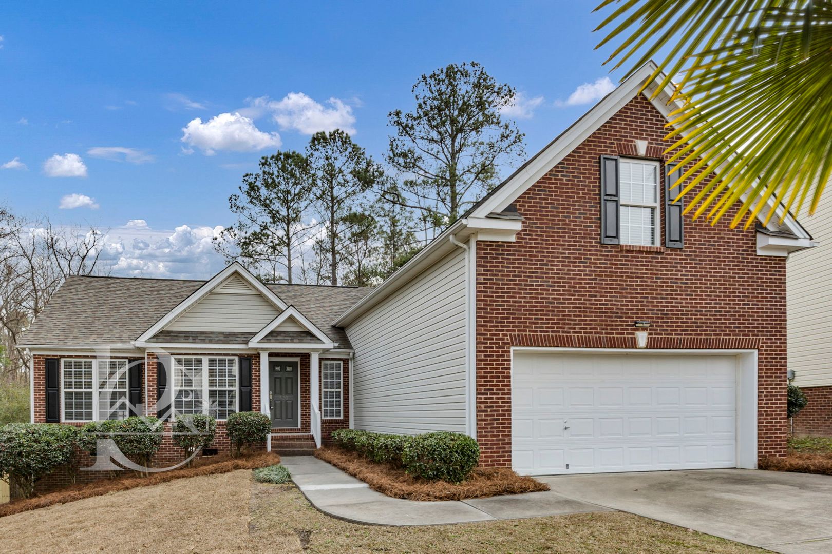 Lexington House: 520 Menauhant Court