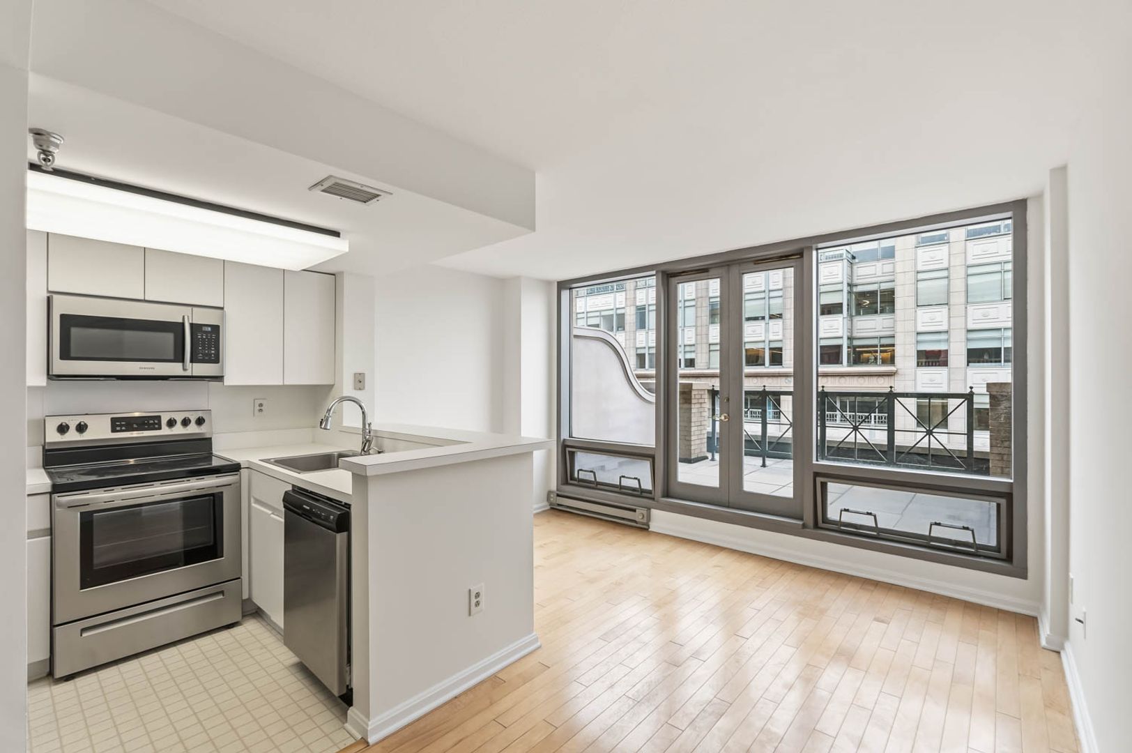 Washington Condo: 701 Pennsylvania Ave NW #1016