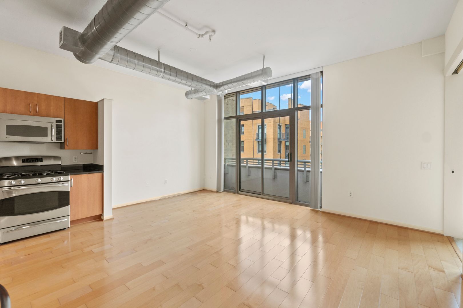 Washington Condo: 811 4th St NW #1110