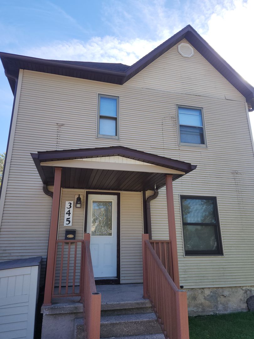 Reedsburg Apartment: 345 Clark St