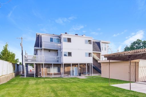 Cozy 2 Bed, 1 Bath and Pet-Friendly Home with Central Air & Modern LVP Flooring! Available on September 9th!