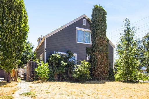 Charming 2 Bed, 1 Bath Home in a Prime Salt Lake City Location – Pet Friendly! - Available NOW!