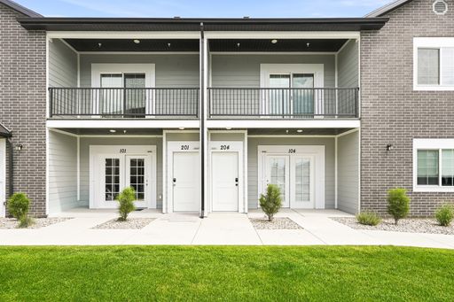 Welcome home to this beautifully designed 3 bedroom, 2 bathroom new construction townhome - Available NOW! – photo 1