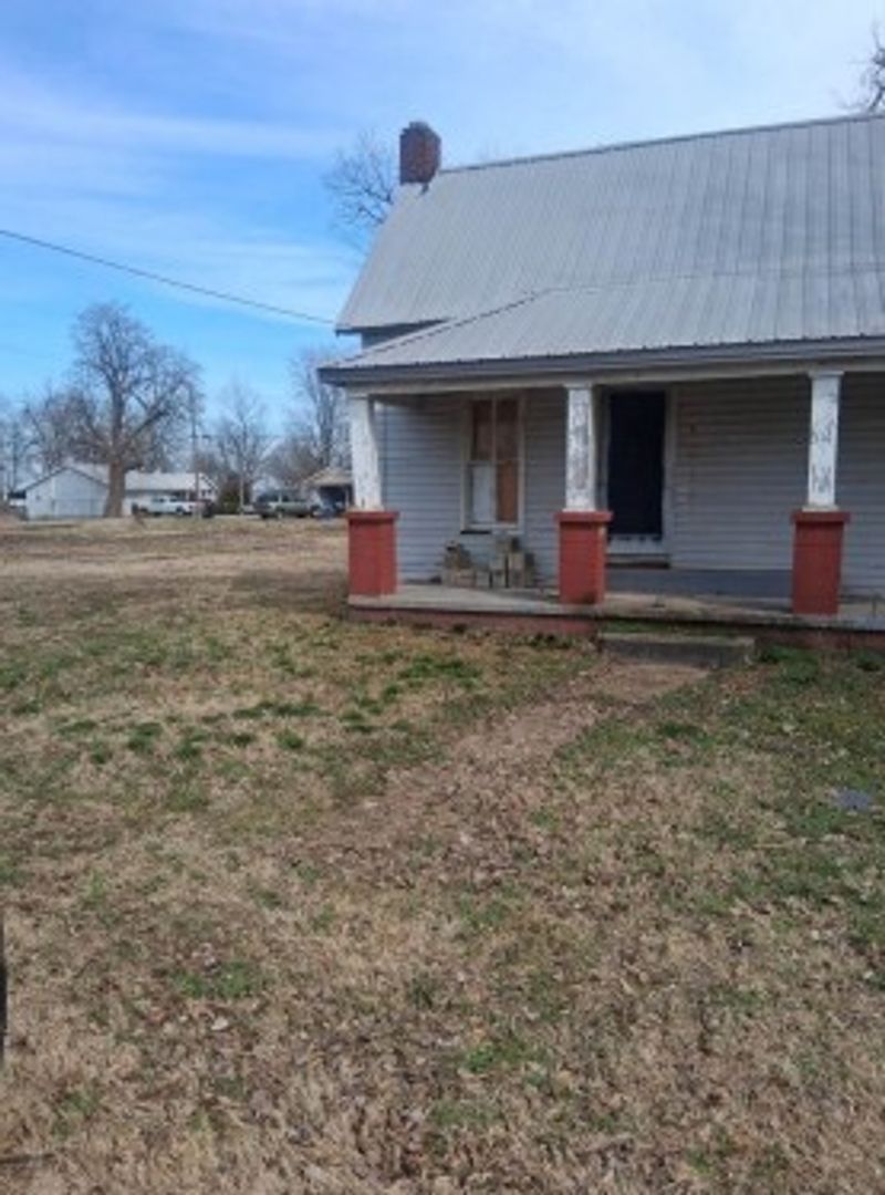 Morehouse House: 314 N Carrol St