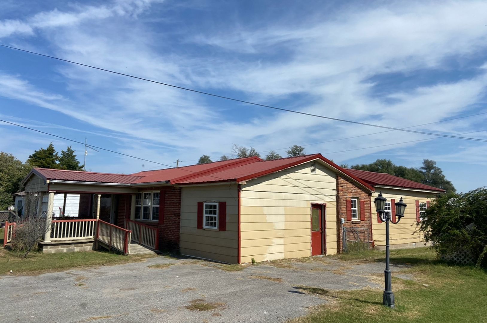 Malden House: 43654 State Hwy 25