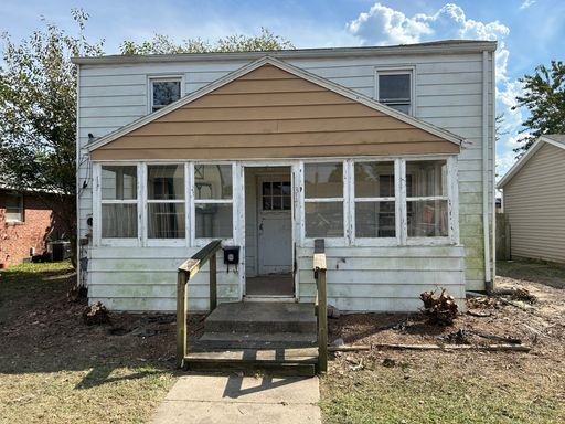 2 Bed 1 Bath Rental at 317 E South St, DuQuoin, IL – photo 1