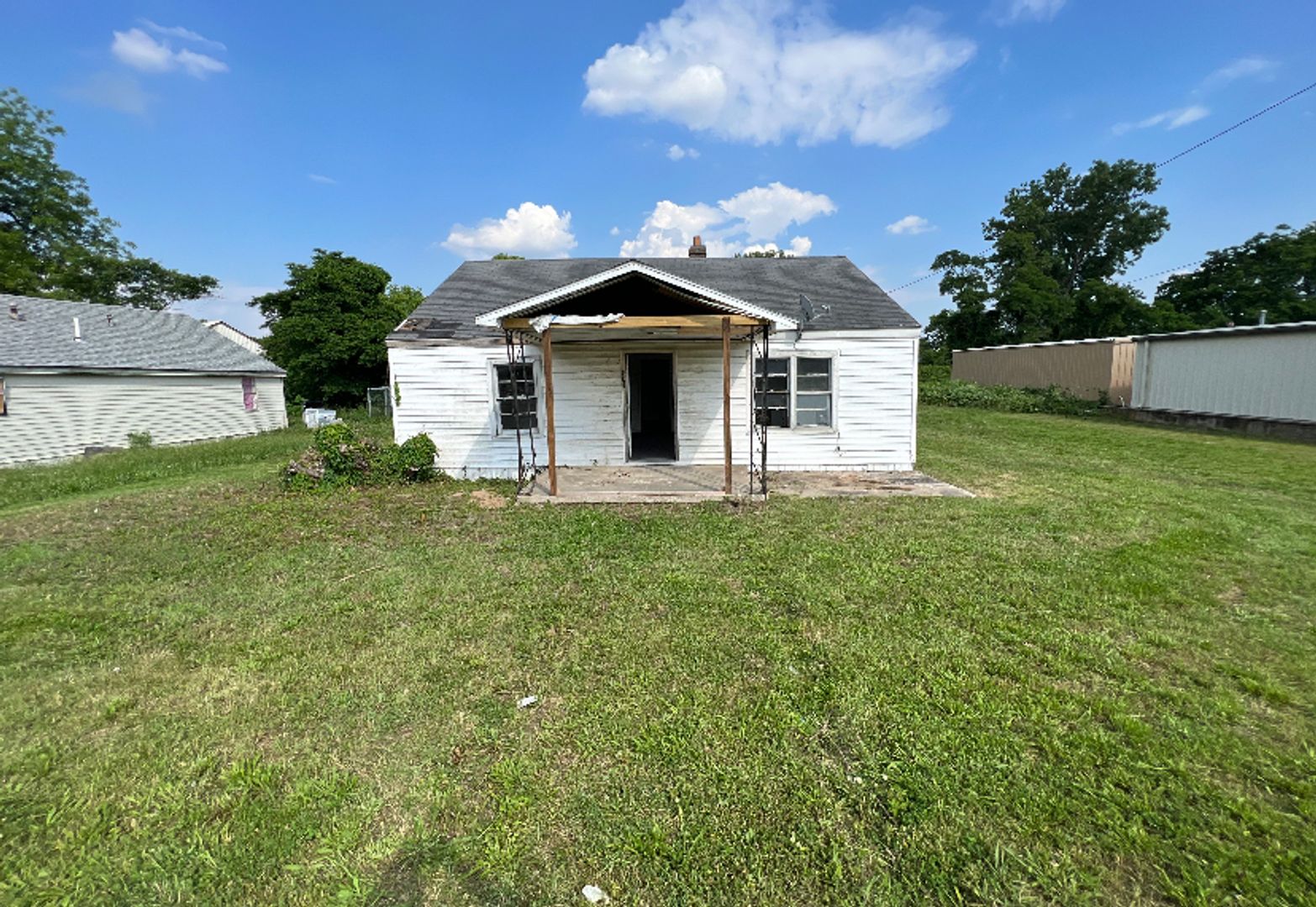 Portageville House: 802 Hwy 61 North