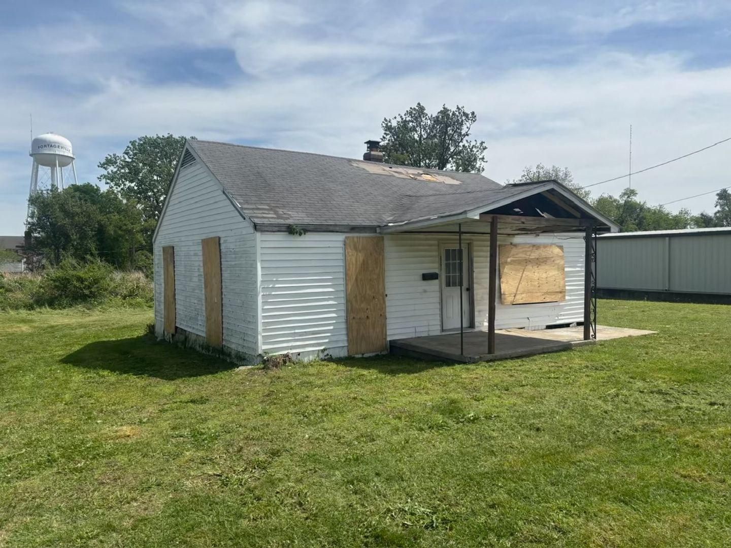 Portageville House: 802 Hwy 61 North