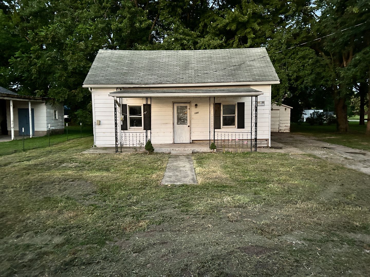 Mulberry Grove House: 206 Sixth St.